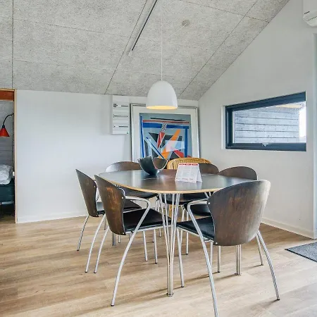 Holiday home Clxix