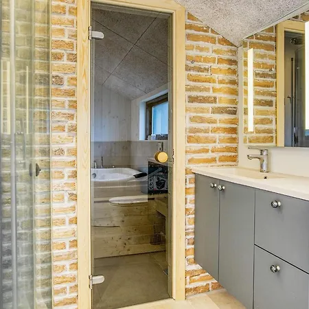 Holiday home Clxix